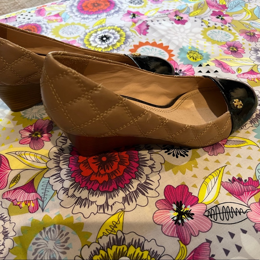 Tory Burch Tan & Black Leather Claremont Quilted Shoe